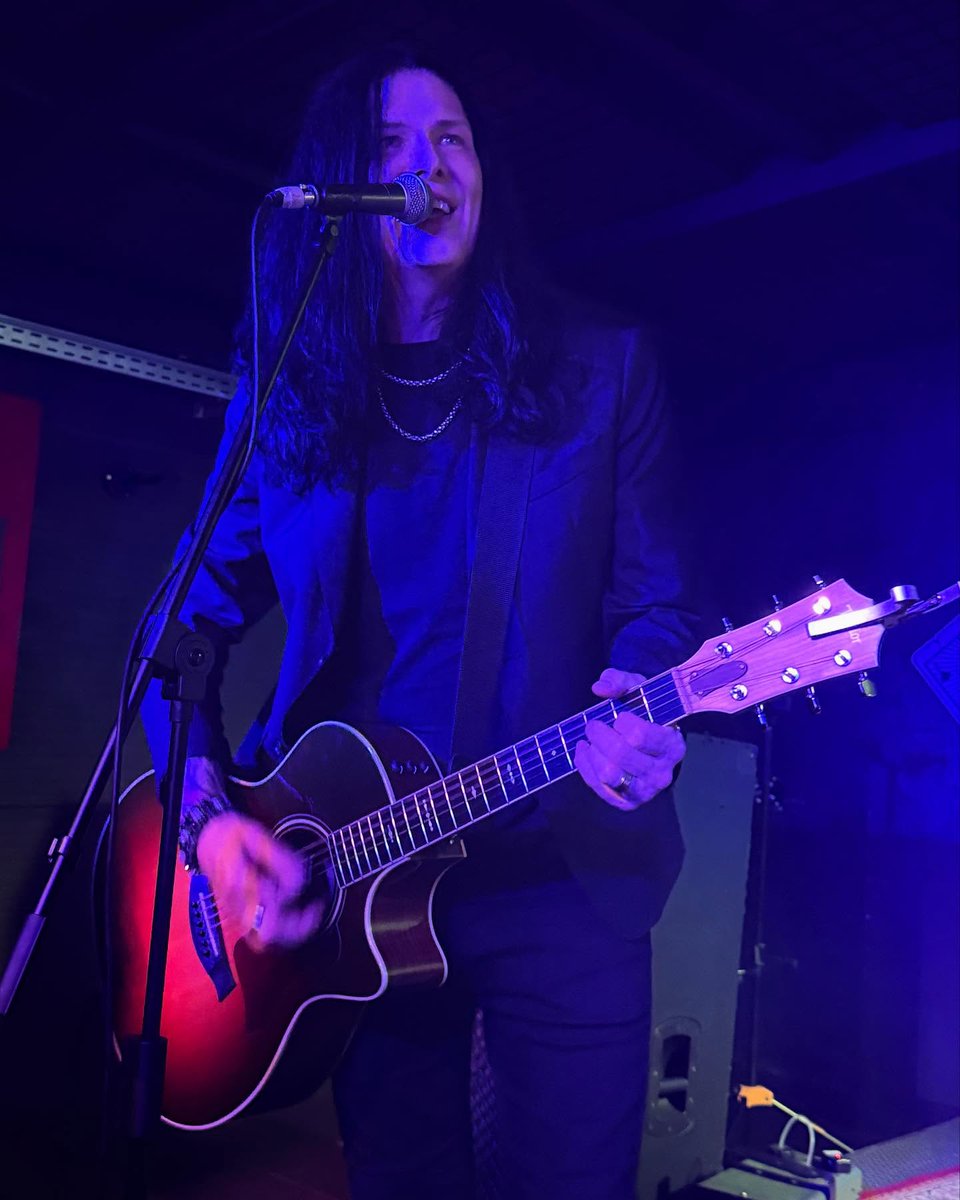 Nice shot of Todd.
Rho last night. 📸 by emanuele