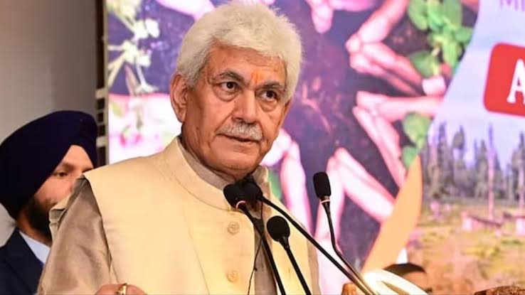 shah_Shakir_011's tweet photo. The tireless efforts of Hon'ble LG @manojsinha_ and the Government are leading Jammu-Kashmir towards a new era of tranquility and growth. By eliminating terrorism, we are turning this beautiful land into a true paradise of peace and brotherhood. #ParadiseOfPeace #SecurityInJK https://t.co/QXZAVxagKl