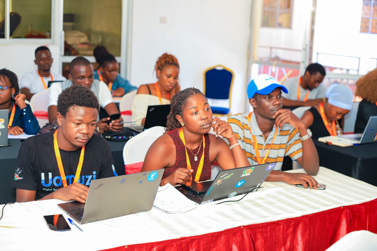 UamuziOrg's tweet image. Our frontend lead @C_o_m_o_n , represented us at the #BaseBatch event in Kisumu, a hands-on dive into building onchain mini-apps with @buildonbase. As we move toward decentralization &amp;amp; launch #UamuziCoin, this was a timely step forward. Let’s keep building.

#Web3Kenya #UamuziHub