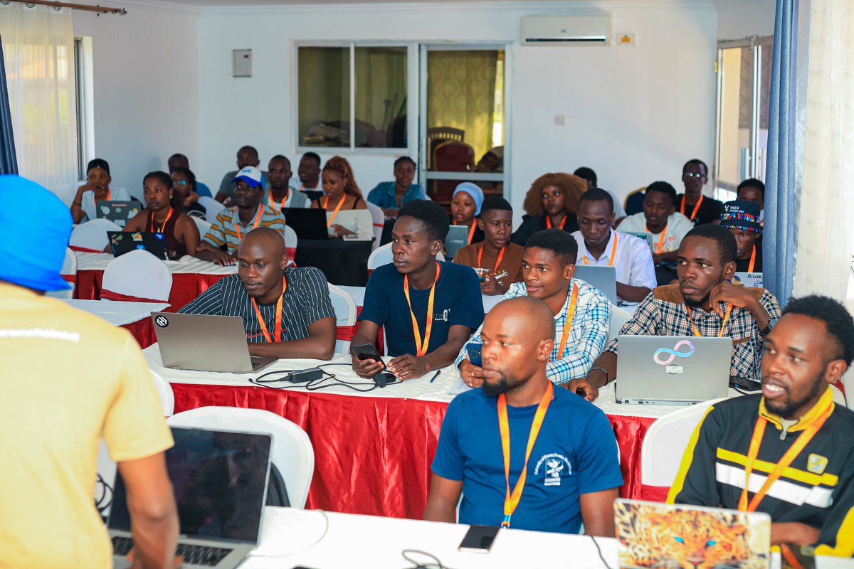 UamuziOrg's tweet image. Our frontend lead @C_o_m_o_n , represented us at the #BaseBatch event in Kisumu, a hands-on dive into building onchain mini-apps with @buildonbase. As we move toward decentralization &amp;amp; launch #UamuziCoin, this was a timely step forward. Let’s keep building.

#Web3Kenya #UamuziHub