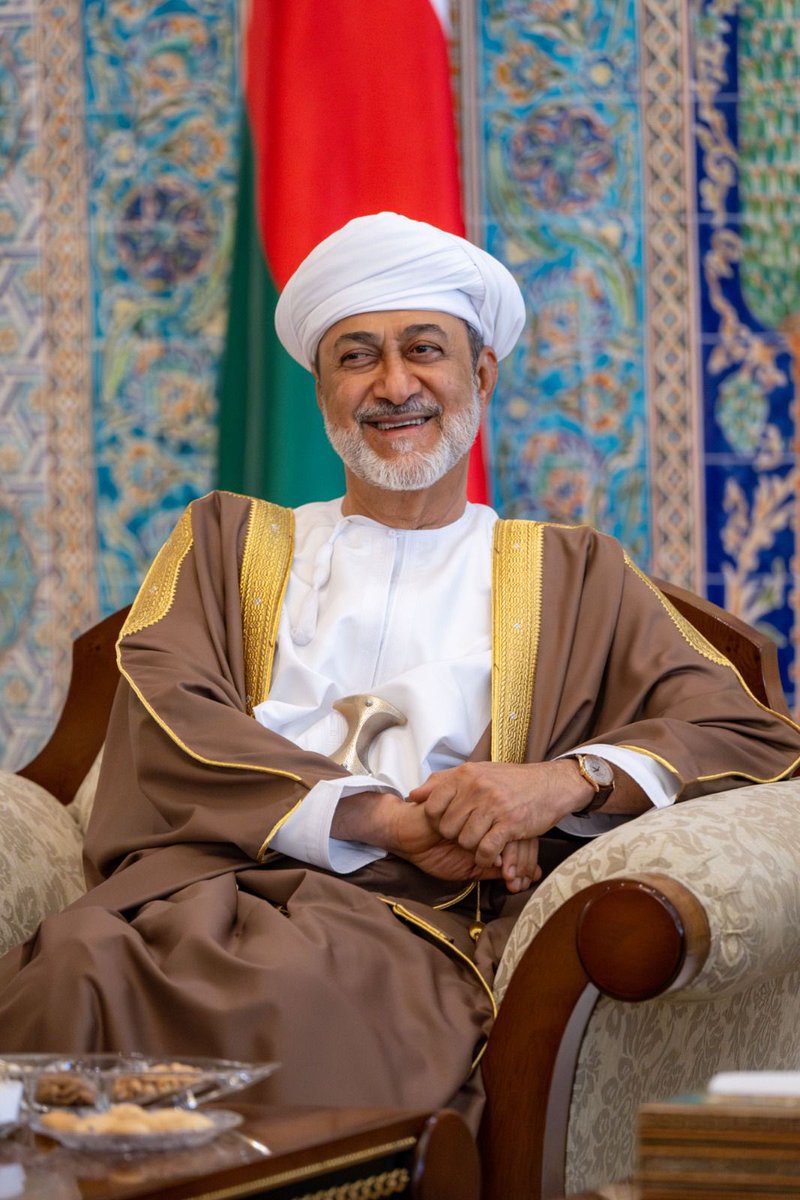 الله يدوم هذه الابتسامة وتعود علينا بالخير والمسرات 
#السلطان_هيثم_يزور_الجزاير