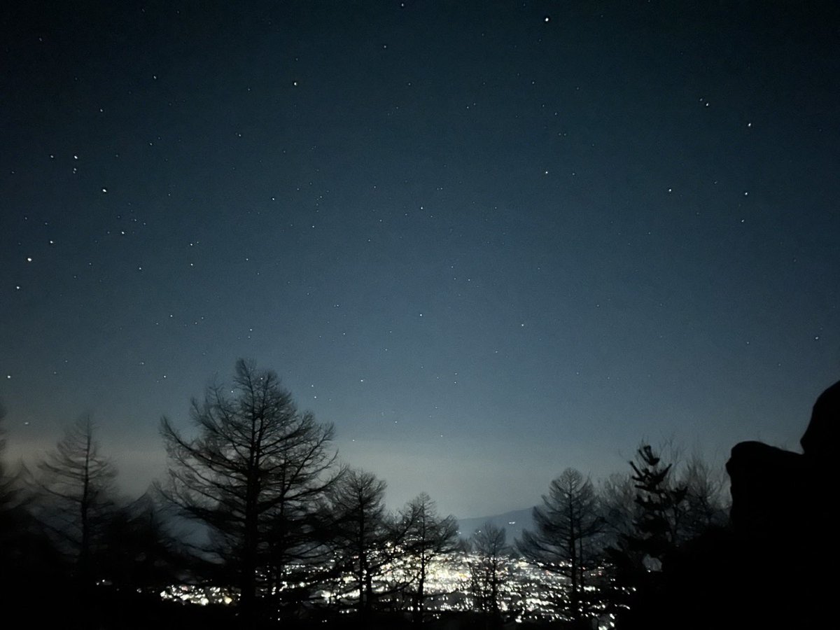 標高2000mの高峰高原🌟
気温5℃😱
月が明るくて星がイマイチ…
今度は新月の時にリベンジかな🤔