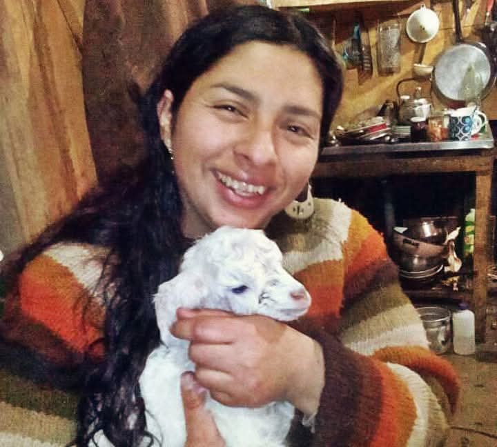 karamelito65's tweet photo. “Mi nombre es Macarena Valdés Muñoz. El 22 de agosto del 2016 me hallaron muerta, colgada de una viga al interior de mi casa. Todo sucedió a la vista de mi pequeño hijo de sólo un año y medio. https://t.co/DE8UsiQGea