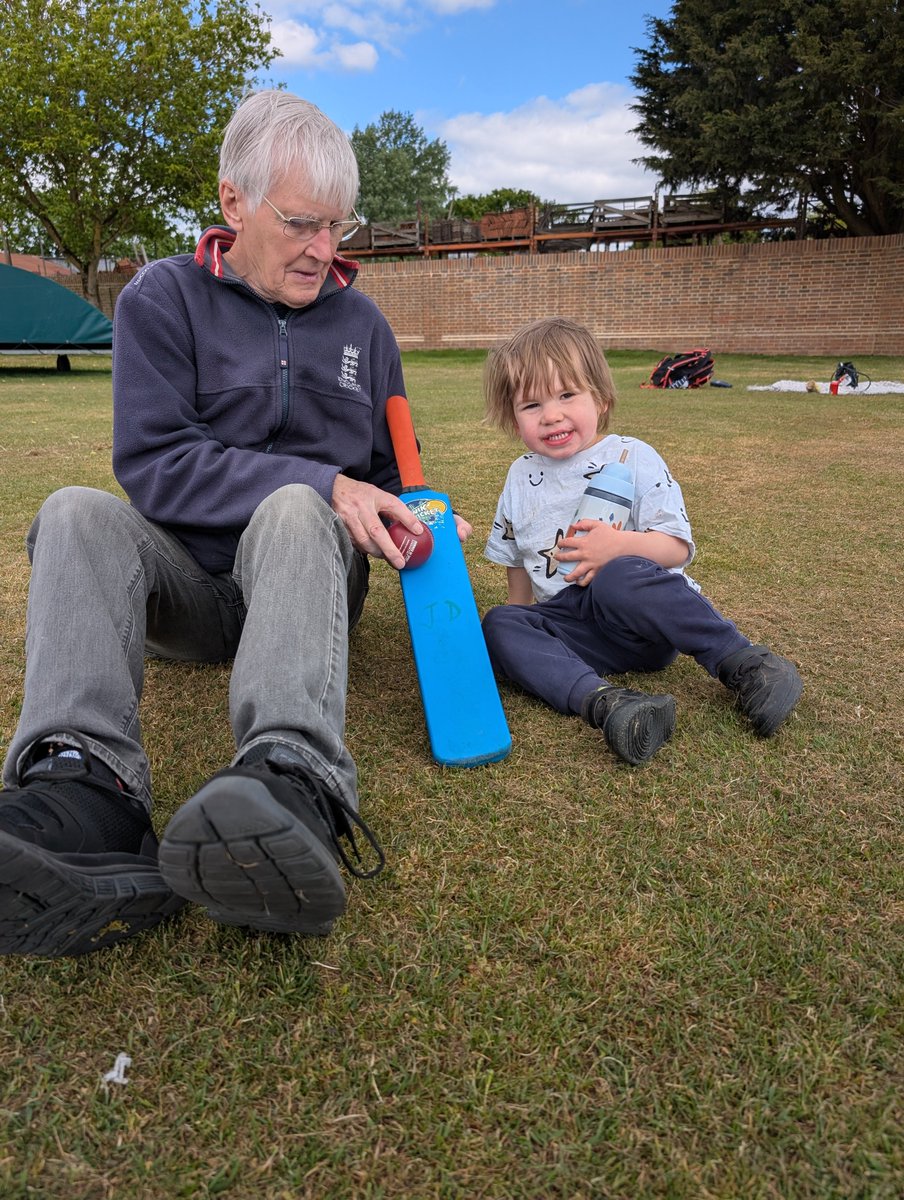 Lauradan's tweet photo. Introducing the toddler to the superior sport @SulhamsteadCC  with @jdan https://t.co/nYbiWWrmFH