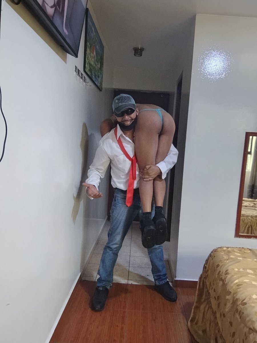 En tik tok : homenaje a la serie You 
                     Que finalizó ,  Rompe6665

En Twitter (x) : montando P€rr4$ en hilo