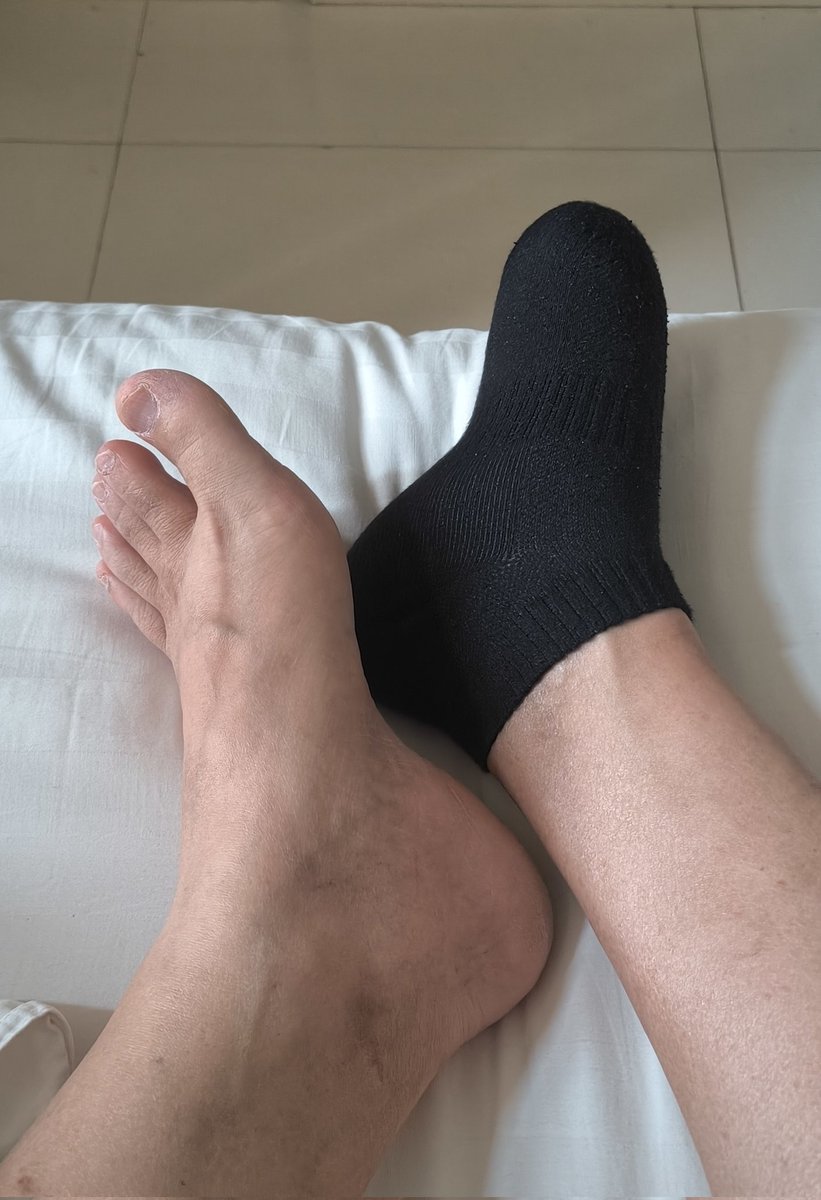 Man with small feet (@smallwith21693) on Twitter photo 