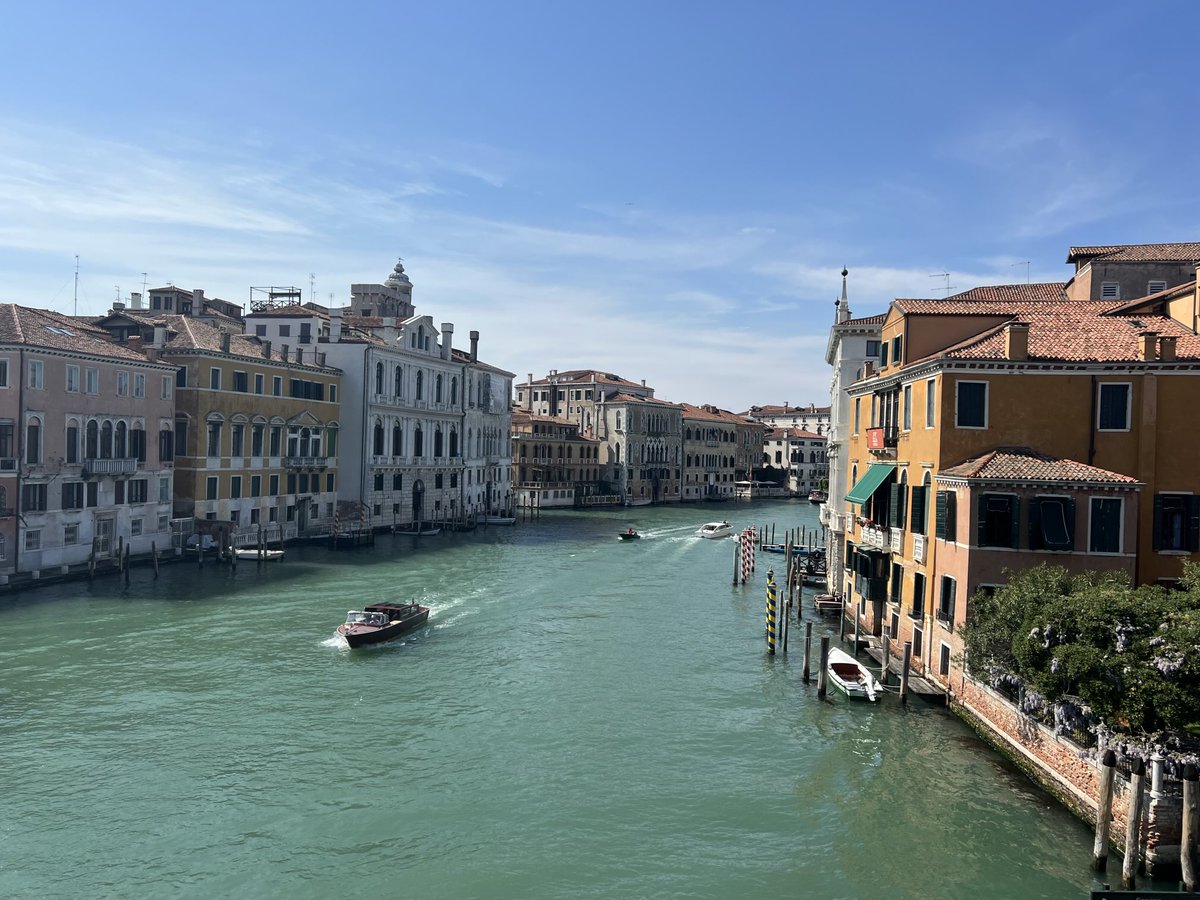 Guten Morgen ihr da draußen in der wilden weiten Welt. Was würde Venedig ohne seine Brücken machen. Brücken verbinden.