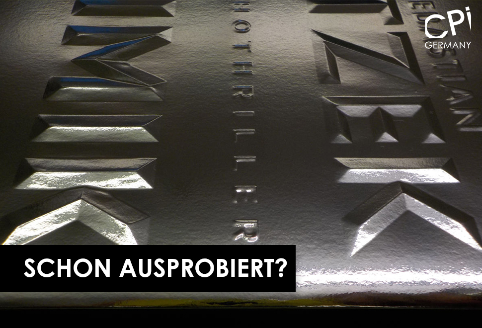Schon mal ausprobiert? – Pressfeste Hochprägung ✨🔝
Machen Sie Ihre Buchcover fühlbar! Ideal für: Logos, Titel oder einzigartige Designelemente. 
Mehr entdecken: obi41.nl/v8sevjtc
#SchonmalAusprobiert #Hochprägung #Buchveredelung #CPIInnovation