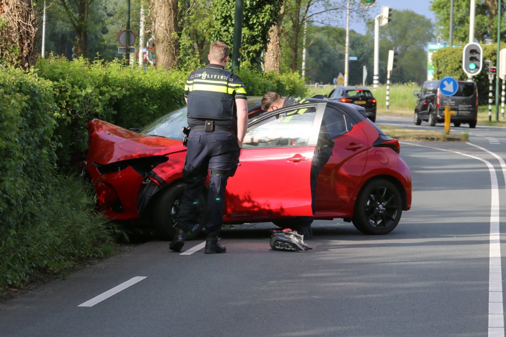 Bestuurder raakt van de weg op Wittenburgerweg