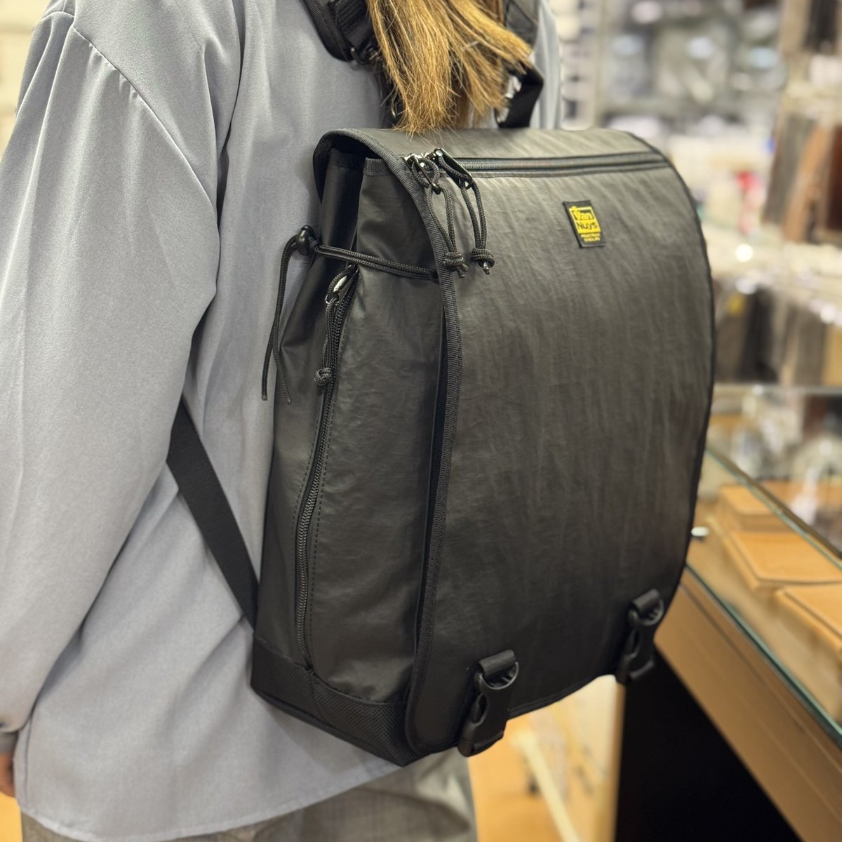 バンナイズ(Van Nuys)カーキ色ショルダーバッグ キャンバス E344 