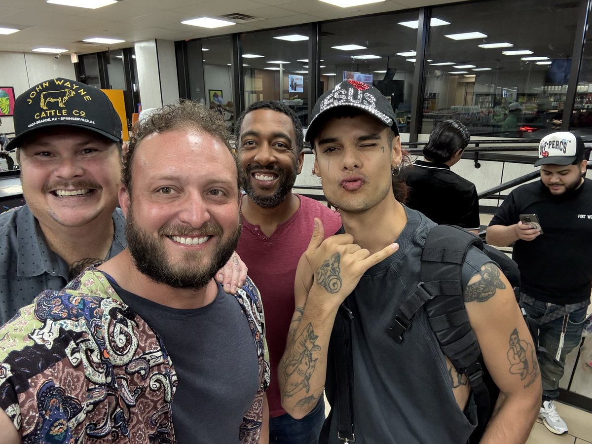 <a href="/catrielxpaco_/">Ca7riel x Paco</a> tonight was so damn good. 
Esta noche fue el mejor concierto al que he asistido en mucho tiempo. Gracias. #tetas #TatuajeEnCuello #Ca7riel #PacoAmoroso