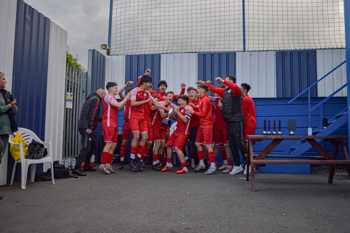 Wow, 2 cup final winners in one day. Congratulations to our U17s on winning their cup final. What a rollercoaster of a day, but the U17s know how to win and proved that today. 

Congratulations 🍾

#steelmen