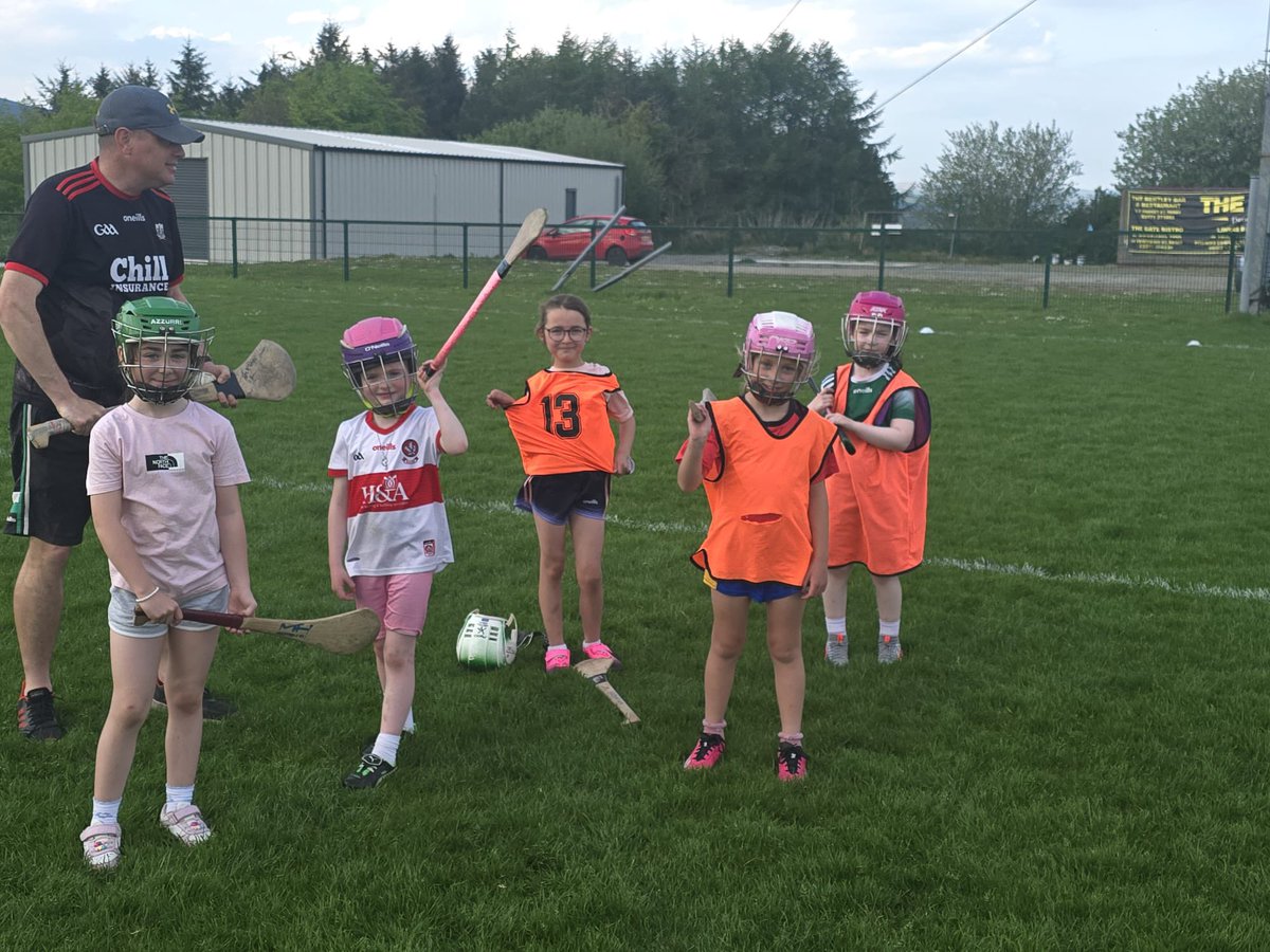 Massive shoutout to our brilliant U8/10 &amp; U14 camogs of Na Magha who showed great energy and effort at midweek training! The future is bright with this bunch – skills, smiles, and serious determination on display. Keep it up, girls!

Na Magha Abu 🟢⚫️⚪️