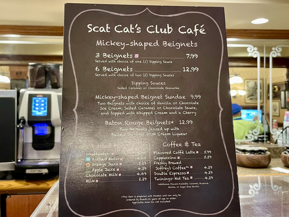 mickeynet019's tweet photo. ディズニー・ポートオーリンズ・フレンチクォーターのミッキーベニエ、もう食べましたか？リゾート内のショップではベニエ推しグッズも販売されています😊

#MNWDW https://t.co/DldOXHBzRa