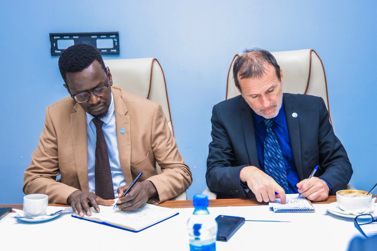 MFBESomalia's tweet photo. Minister @AhmedHasanAden, along with the DG, @ADirshe met with the FAO Representative to Somalia, Mr. @EPeterschmitt. The meeting focused on strengthening cooperation between two organisations, particularly in the areas of fisheries and developing projects that benefit fishermen. https://t.co/OAxxvTulpu