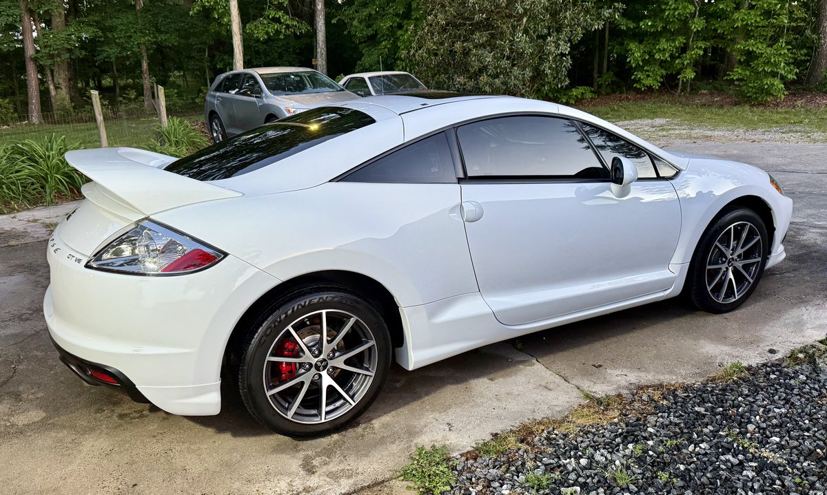 Raise your hand if you’re a car gay ✋🏻 

Finally got the old girl cleaned up now that the tree sperm has subsided.