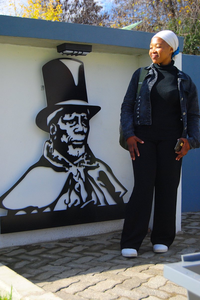 Smiles that light up the day 🌞📸 Catching moments like these with someone who knows how to brighten any moment. 
#GoodVibesOnly #CapturedInTheMoment #SunshineAndSmiles
📸 DollyPics