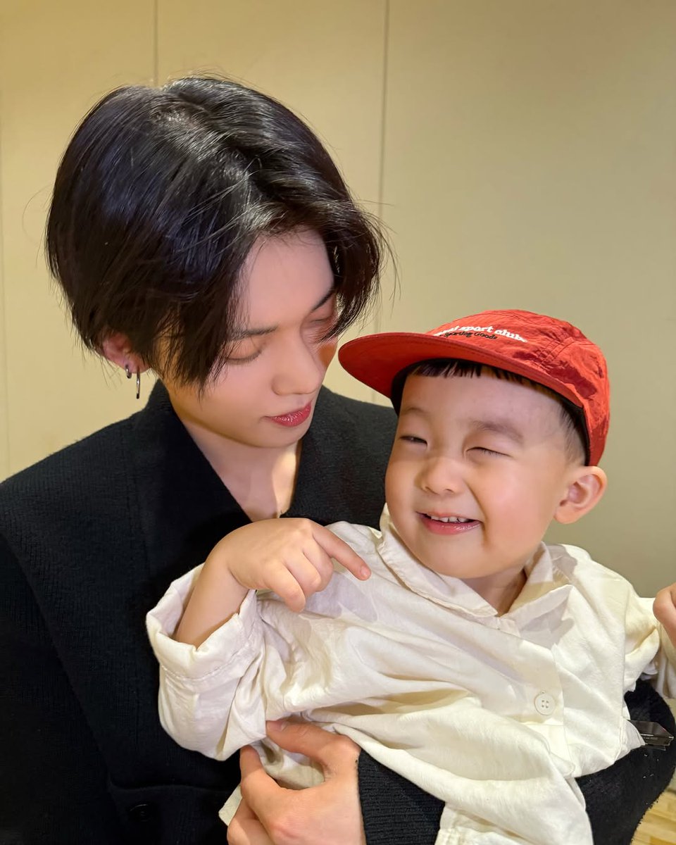 TXTintl_twt's tweet image. #TXT INSTAGRAM UPDATE 📷

"Taeha, do you like Uncle~?"

🔗instagram.com/p/DJQtS8kSPTD/

#TOMORROW_X_TOGETHER 
#YEONJUN