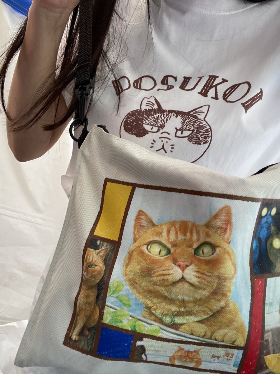 #上野の森親子ブックフェスタ2025

中の人、#町田尚子 さんの『ねこはるすばん』『どすこいみいちゃんパンやさん』 ポーチとTシャツで気合いいれましたが
絵本は早々に品切れ

『#ころりんぽい』も品切れに
お写真撮って帰る方が多かったので
シリーズラインナップはりますね
holp-pub.co.jp/shikake/