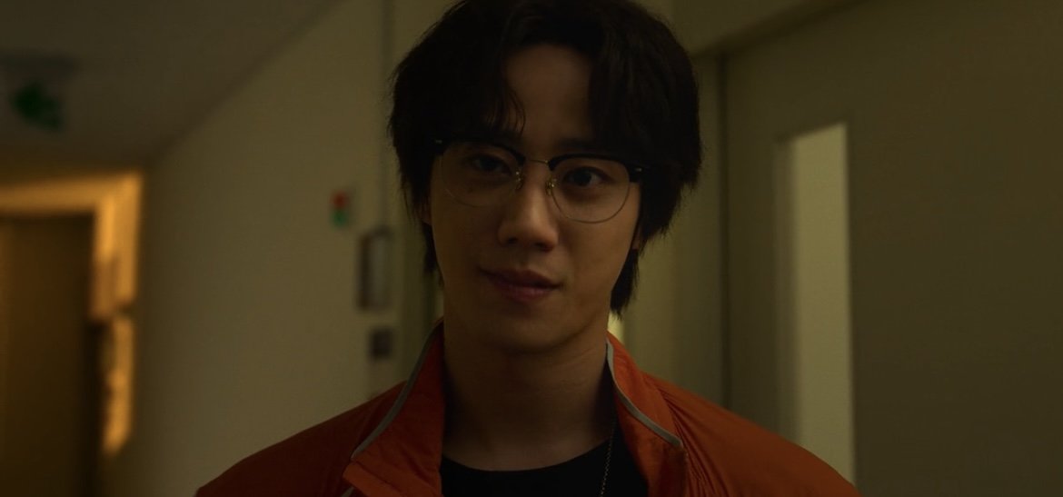 nekochanhere's tweet photo. Petition for Lee Junyoung to NEVER take off the glasses https://t.co/P8FKiKlj4A