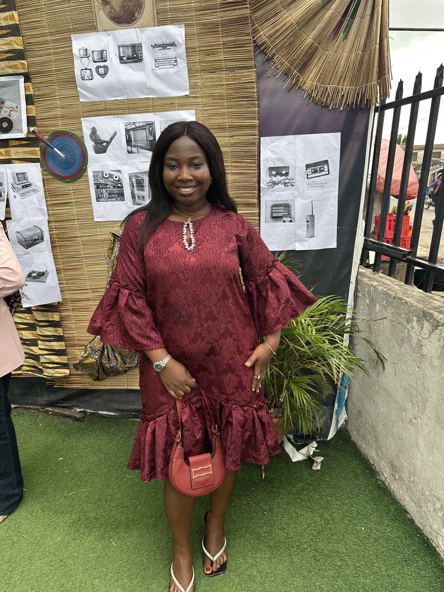 estyrayor's tweet image. Hello, I am Ayodele Motunrayo, a UI/UX designer for mobile apps and web design. I design clean, user-centered interfaces that help your product feel effortless and convert better. Worked in fintech, edutech, e-commerce &amp;amp; healthcare.  Got a project? I’m your designer. Let’s talk