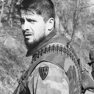 StariPragista93's tweet photo. На Ђурђевдан 1992. око 17:15 са мегафона изнад села зачуо се глас: "Слушајте ме Гнионичани, ово вам поручује Насер. До пола 6 да сви предате оружје код Перине куће. Ако то не урадите, нећете побјећи јер сте опкољени и бићете поубијани!"
Тако тад почиње покољ Срба подрињских
1/4⬇️ https://t.co/9Y6CnU9asd