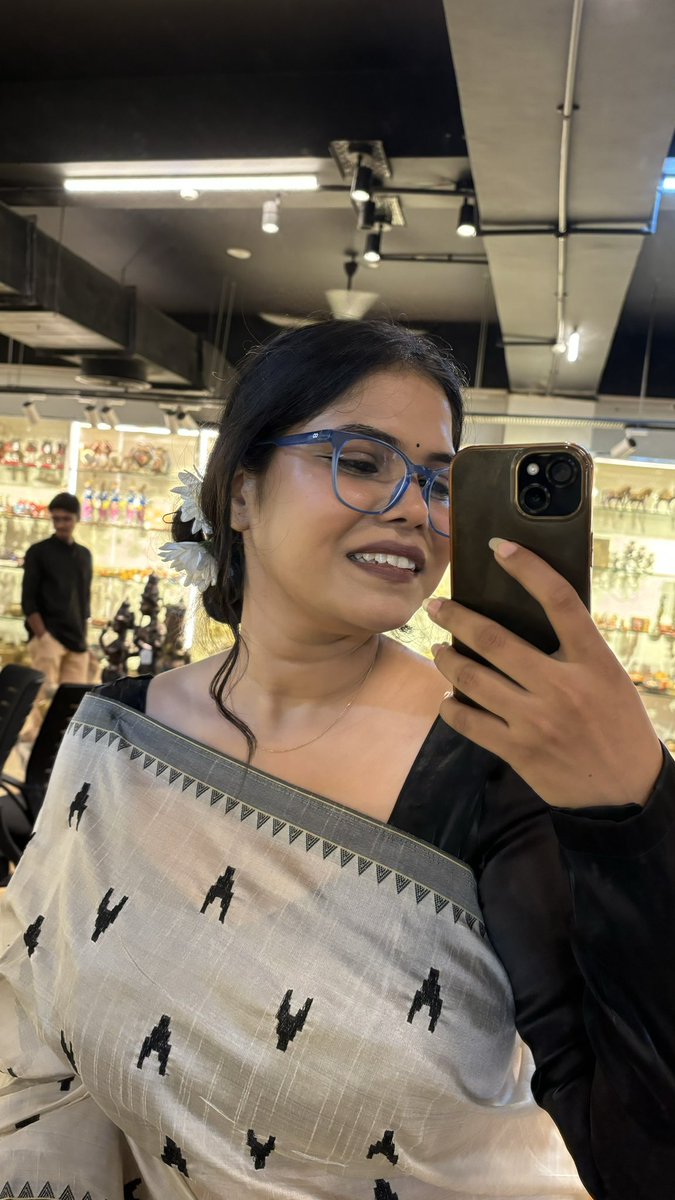 AasthaAmanat's tweet image. Just finished a &quot;quick&quot; client revision.
The feedback? &quot;Can we make it more bold and minimalist... but also add more text?&quot;
Sure, let me just pull a miracle out of thin air.

#AgencyLife #ClientRequests #MarketingStruggles #SendCoffee