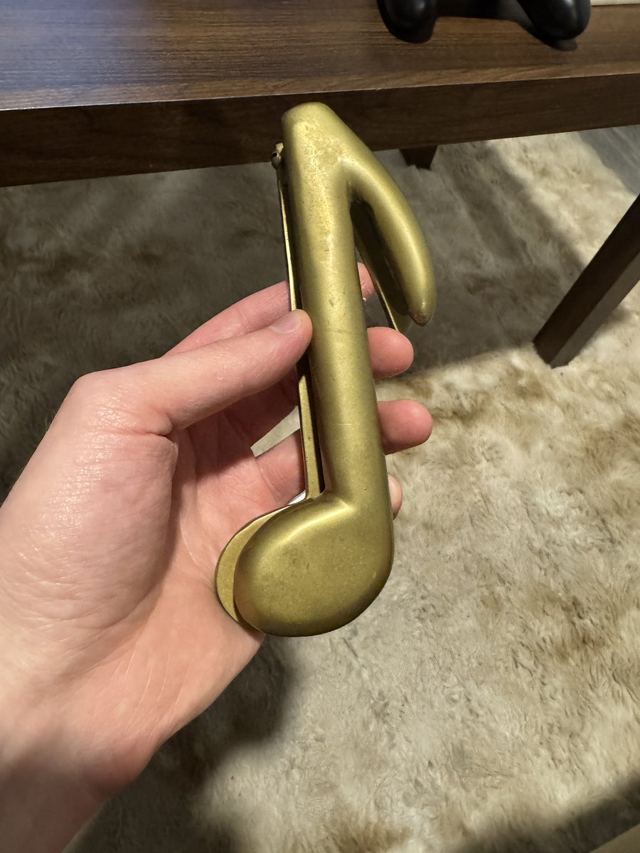 joeysample_'s tweet image. found this door knocker at goodwill