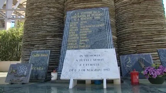 Pensées en ce 5 mai pour les victimes et leurs familles. 🙏
⚫️5 05 1992⚫️ 33 ans 🕯️ 🕯️🕯️<a href="/Collectif5mai92/">CollectifFuriani</a> <a href="/SCBastia/">SC Bastia</a> #InMemoria « Ne jamais oublier »