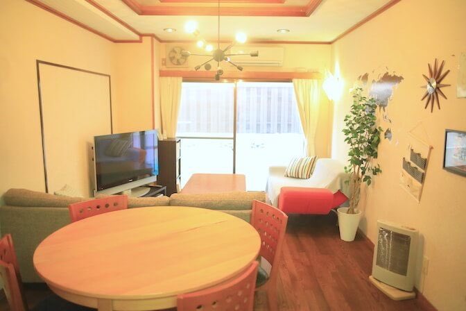 comeonUPstaff's tweet photo. 東京でシェアハウスをお探しですか？🗼

荻窪の居心地の良いシェアハウスに2部屋がオープンしました！

渋谷と吉祥寺に超近い（10～15分）、安全で静かなエリア、たくさんのグルメスポット+周辺ショップ。

無料Wi-Fi、ランドリー、駐輪場。

興味があればDMしてください！ https://t.co/0C4tAWcv9T