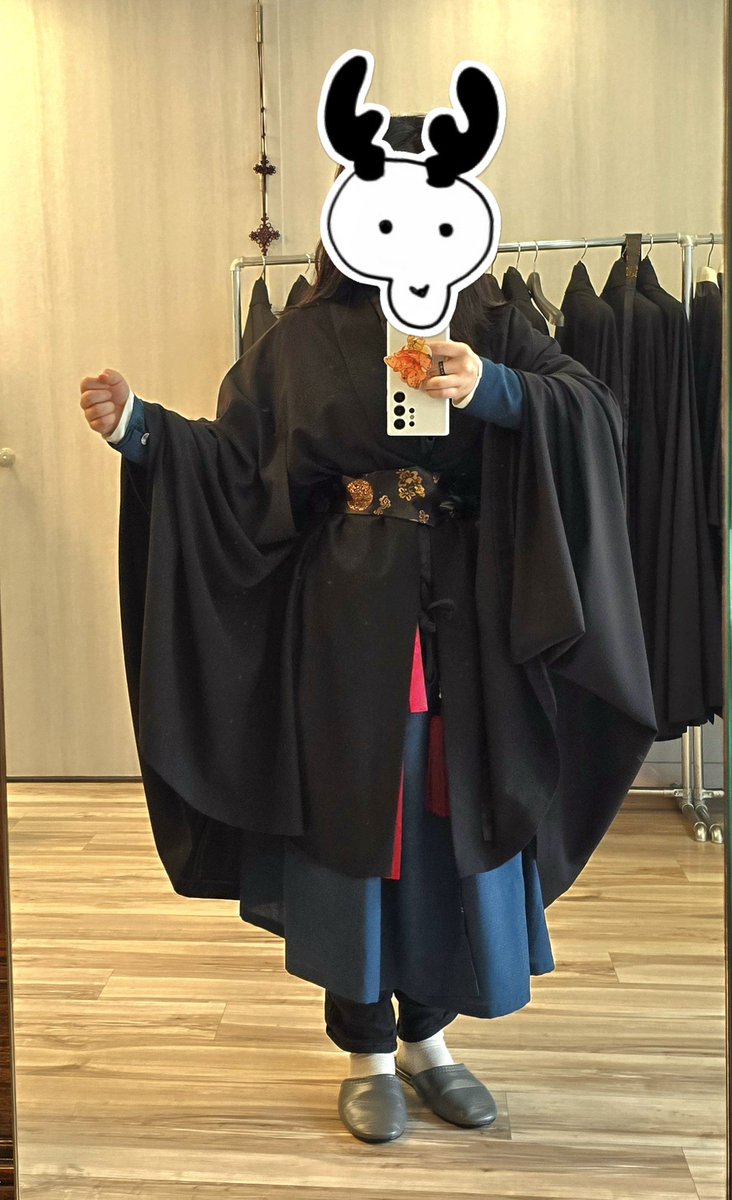 오늘 천의무봉 쇼룸을 다녀왔습니다. (선생님들이랑 오타쿠 토크하고 옴)

단 아니면 -장을 고민하고 있었는데 -장옷이 진짜 예쁘긴 하다.......
사이즈 고민중이신 분들은 저의 신체 스펙을 참고하시길 바라며!

(150cm / 통통)