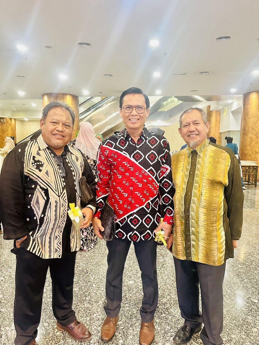 alazharri's tweet photo. Rakan-rakan OnG, Sabah land below the wind. https://t.co/Yw6cDPy7LS
