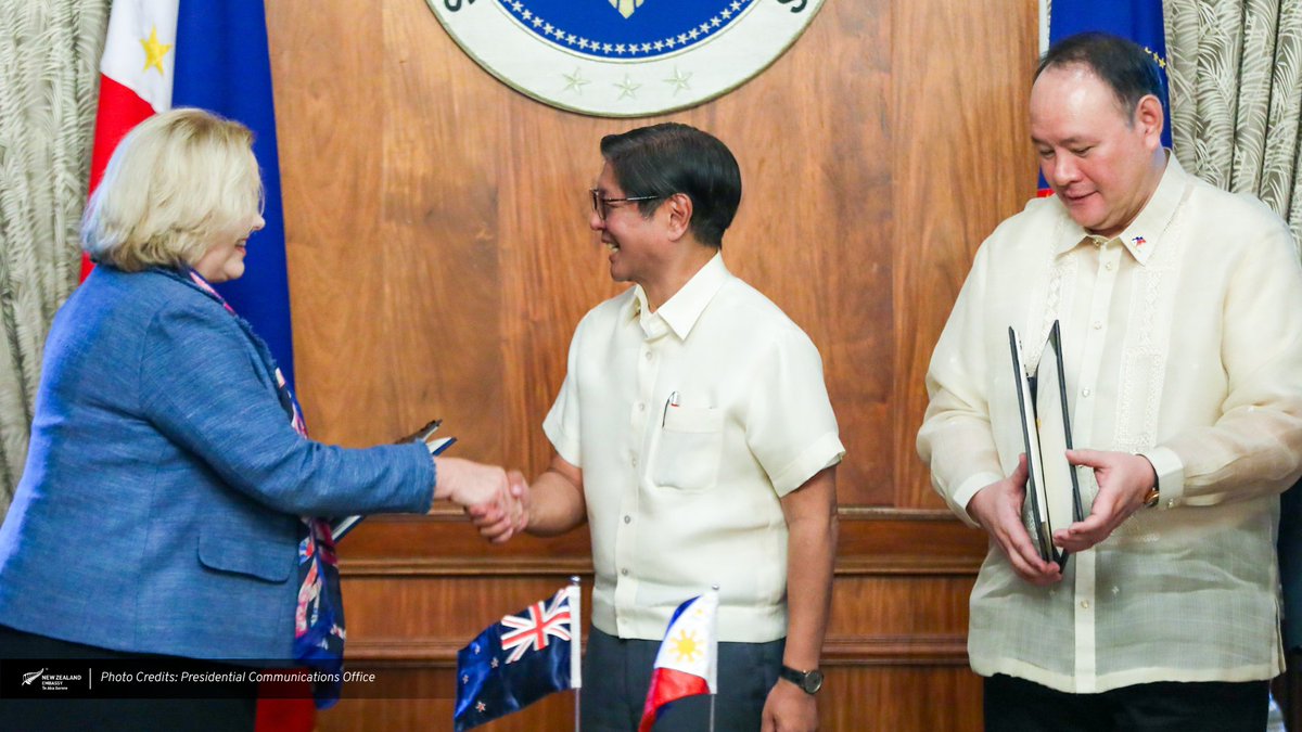 NZ Defence Minister <a href="/JudithCollinsMP/">Judith Collins</a>, with Amb. <a href="/NZAmbPH/">Catherine McIntosh</a> and the NZ delegation, paid a courtesy call on President <a href="/bongbongmarcos/">Bongbong Marcos</a>. Grateful for the warm reception and opportunity to build on commitments made during PM <a href="/chrisluxonmp/">Christopher Luxon</a>’s 2024 visit. 🇳🇿🤝🇵🇭