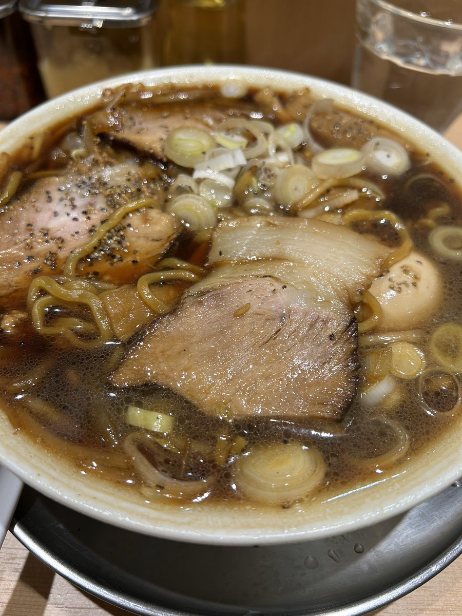 ngrkcl's tweet image. 高田馬場の新店を視察。1時間待ち、、札幌ブラックだそうです。札幌ラーメンらしい麺と熱々のもやしひき肉で元気がでます。
#札幌六坊 
#IDDM
#T1D
