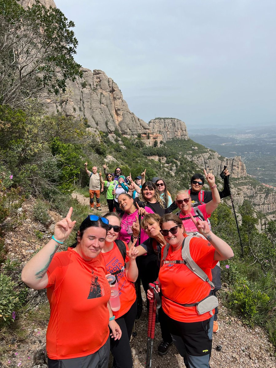 Gemitabaneres's tweet photo. L’altre dia vam pujar a Montserrat amb el telefèric: una experiència màgica amb vistes espectaculars.Des del monestir, vam fer una ruta de 5 km envoltats de natura i bona companyia. Gràcies a totes les persones participants per l’energia i el compromís.
#muntanya #inclusiu https://t.co/c5VvVCRgyR