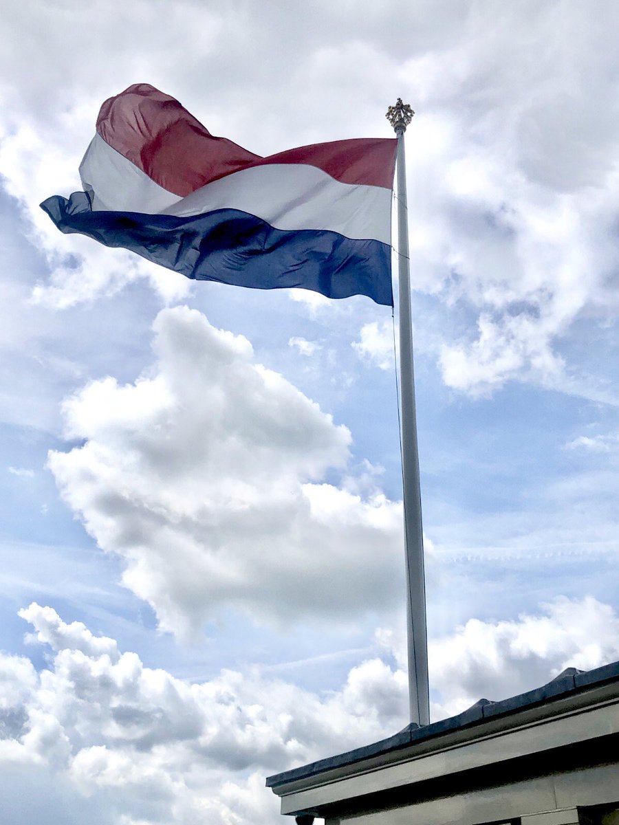 Vandaag op 5 mei vieren we 80 jaar bevrijding van Nederland en dat we sindsdien in vrijheid leven. Ook staan we stil bij de grote waarde van vrijheid, democratie en mensenrechten. Vrijheid deel je met elkaar. #5mei #vrijheid #Bevrijdingsdag <a href="/JMBgroep/">JMB Groep BV</a>