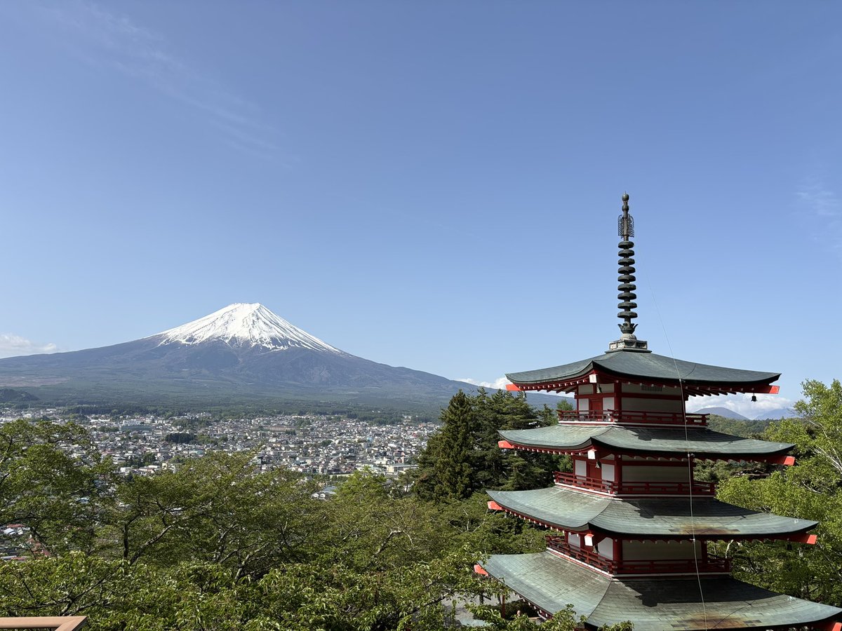 dee_walksnaps's tweet photo. 今日の富士山
⛩️新倉富士浅間神社より https://t.co/w6diDa5wuN