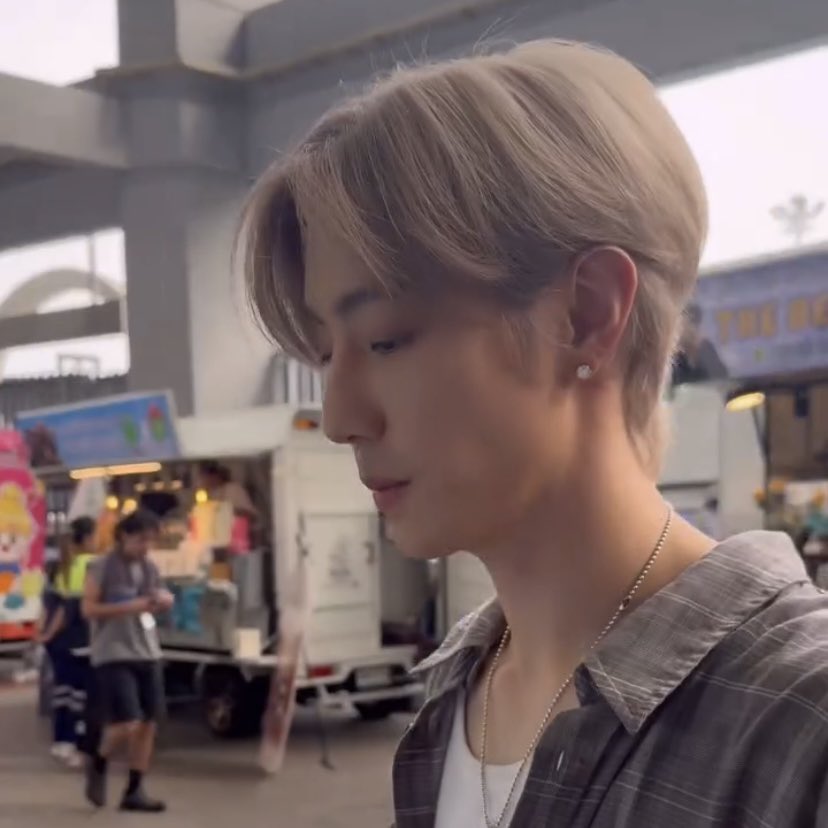 baitoey0413's tweet photo. หล่อมากกกก หน้าเล็กนิดเดียว🤏🏻 https://t.co/Ayfn2SxLly