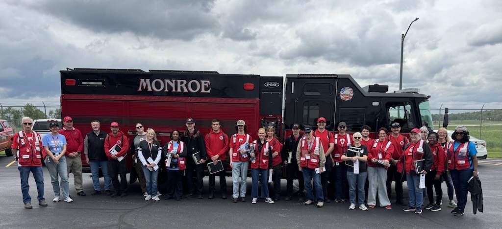 SenatorYoder's tweet image. On Saturday, I joined @RedCross & Monroe Fire to Sound the Alarm — installing smoke alarms, making fire escape plans & sharing tornado safety tips.
Want to help save lives in your community? 👉 redcross.org/soundthealarm
#SoundTheAlarm #INForAll #MonroeCounty
