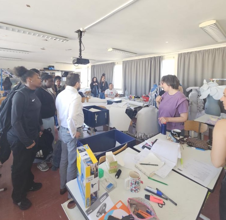 albertdemun's tweet image. 🎓 Dans le cadre de leur parcours d’#orientation, les élèves du collège Philippe Auguste de Gonesse ont découvert des #formations d’excellence au lycée Albert de Mun !

Une expérience enrichissante pour ces jeunes en pleine réflexion sur leur avenir scolaire et professionnel.