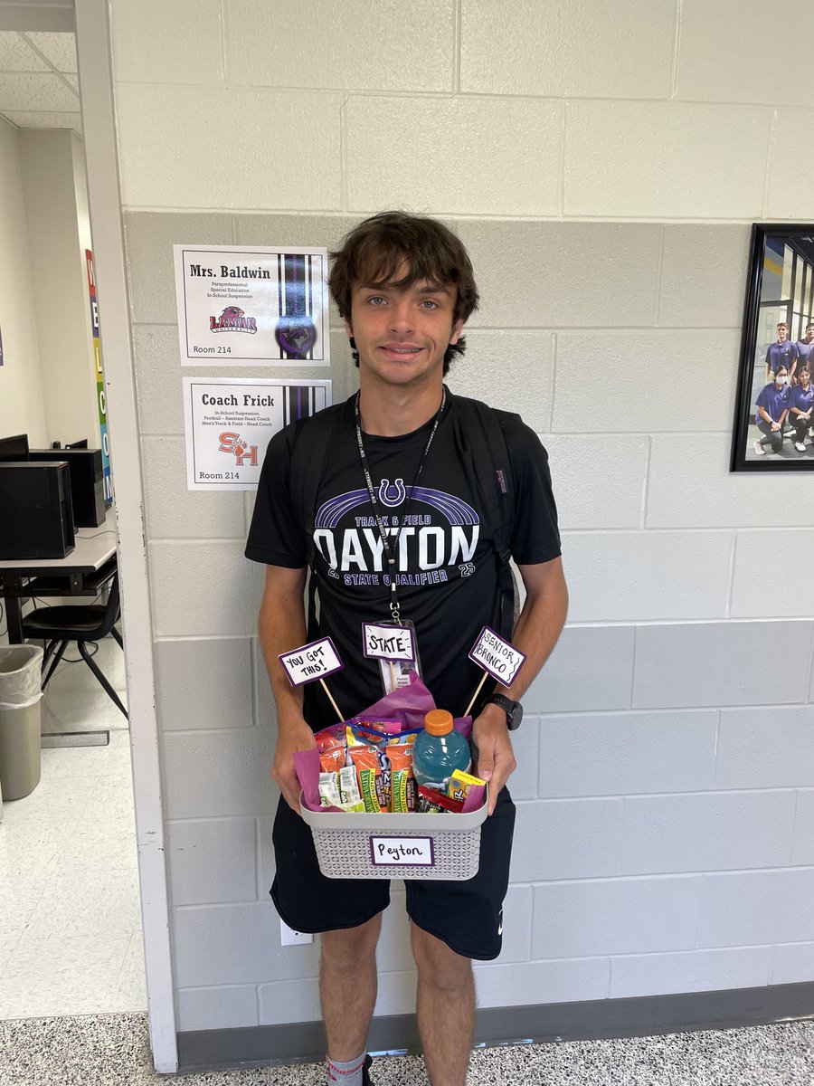 Thank you ⁦<a href="/MrsCoachPrieto/">Julie</a>⁩ for supporting Peyton Snapp and his trip to State!