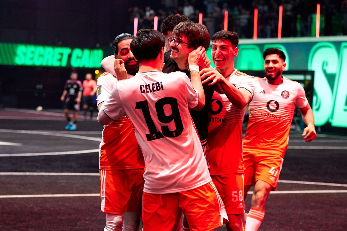 Haben es leider nicht nach Paris geschafft trotzdem vielen dank an <a href="/G2FCLUB/">G2 FC</a> für die absolut tollen letzten 4 wochen! Was eine krasse Erfahrung und was für ein krasses Team!