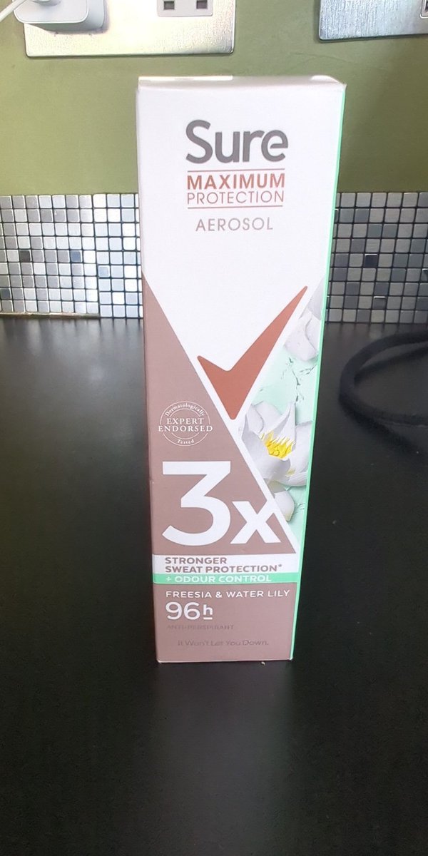 IceIce_Maybe's tweet photo. @UnileverUKI Why on earth does this deodorant need a box??????? https://t.co/AkAjmyYPoL