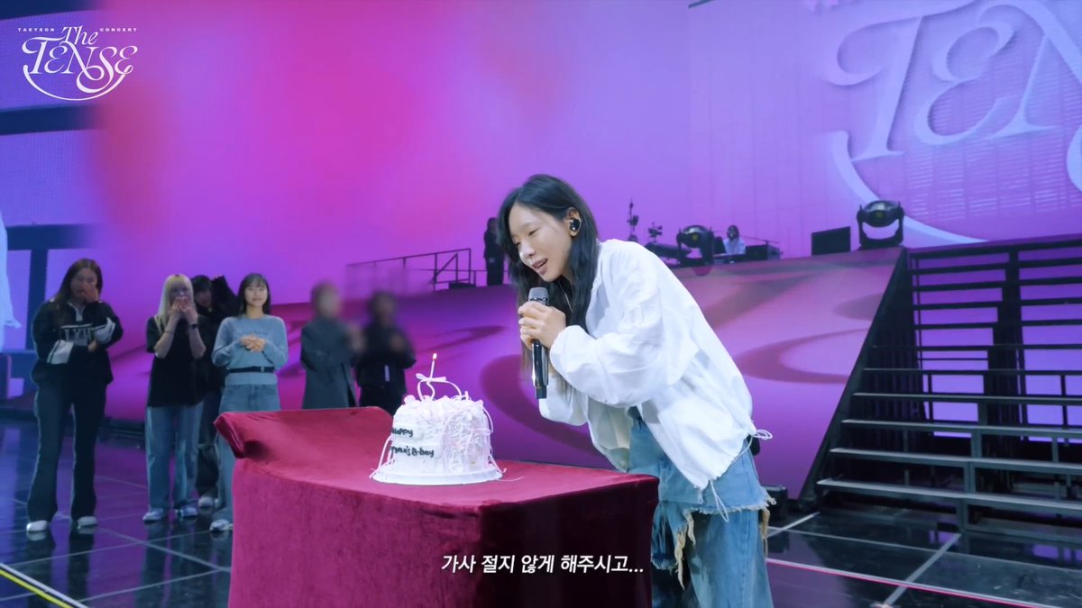 belovedTY39's tweet photo. 생일날 리허설 케이크 초 불면서 빈 소원이
1. 가사 절지 않게 해주시고
2. 안무 안틀리게 해주시고 
3. 즐길수 있도록
4. 잘하겠습니다

태연은 사람이 진짜 존나 cool해.... https://t.co/TspHGEfGMt