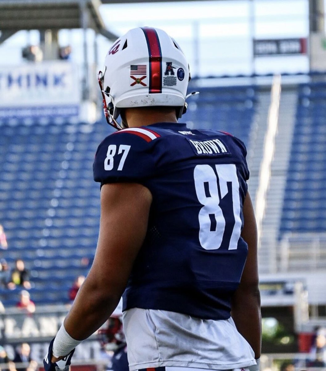 Matt Zenitz (@mzenitz) on Twitter photo UCF tight end transfer Elijah Brown has signed with Kentucky, <a href="/chris_hummer/">Chris Hummer</a> and I have learned for @cbssports/@247sports.
6-foot-6, 250-pound former four-star recruit who began his career at Alabama.
247sports.com/season/2025-fo… UCF tight end transfer Elijah Brown has signed with Kentucky, <a href="/chris_hummer/">Chris Hummer</a> and I have learned for @cbssports/@247sports.
6-foot-6, 250-pound former four-star recruit who began his career at Alabama.
247sports.com/season/2025-fo…