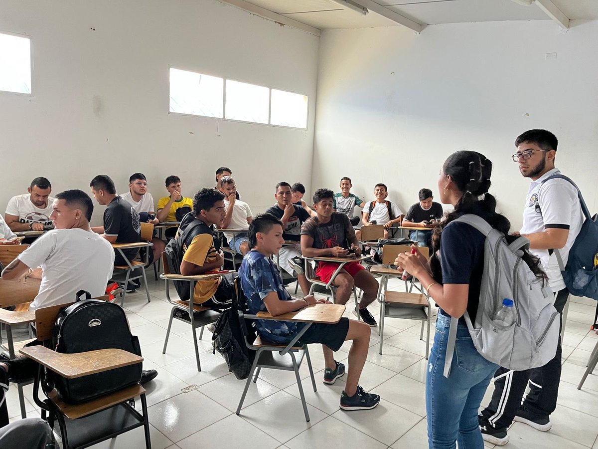 CLUnipamplona's tweet photo. ¡Nuestros candidatos siguen recorriendo sedes!
📚 Superior, Académico y Facultad de Ciencias de la Educación
🤝 Escuchando, proponiendo y construyendo junto al estudiantado.
🔥 ¡Esto es saloneo con propósito!
#RecuperemosLaFuerzaEstudiantil 💪🏽 #SaloneoUP #EducaciónConFuerza https://t.co/S7H1YvS1QV
