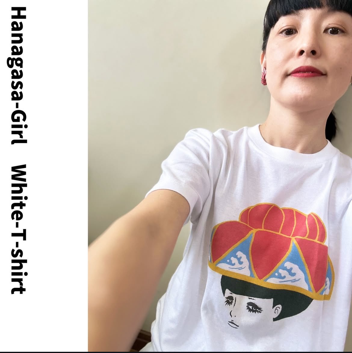 chelio_six's tweet photo. こんなん作りました

hanagasaガール 白Tシャツ
枚数限定で販売中！DMにて受付ています。

サイズはSのみですが、大きめのつくりとなっていますのでM程度のサイズ感ですよ〜

Price：￥3,200(tax in)
Size：S
Brand：Printstar
material: Cotton 100%, 5.6oz

身丈:66 身巾:49 肩巾:44 袖丈:19 https://t.co/f6JoGBGjId
