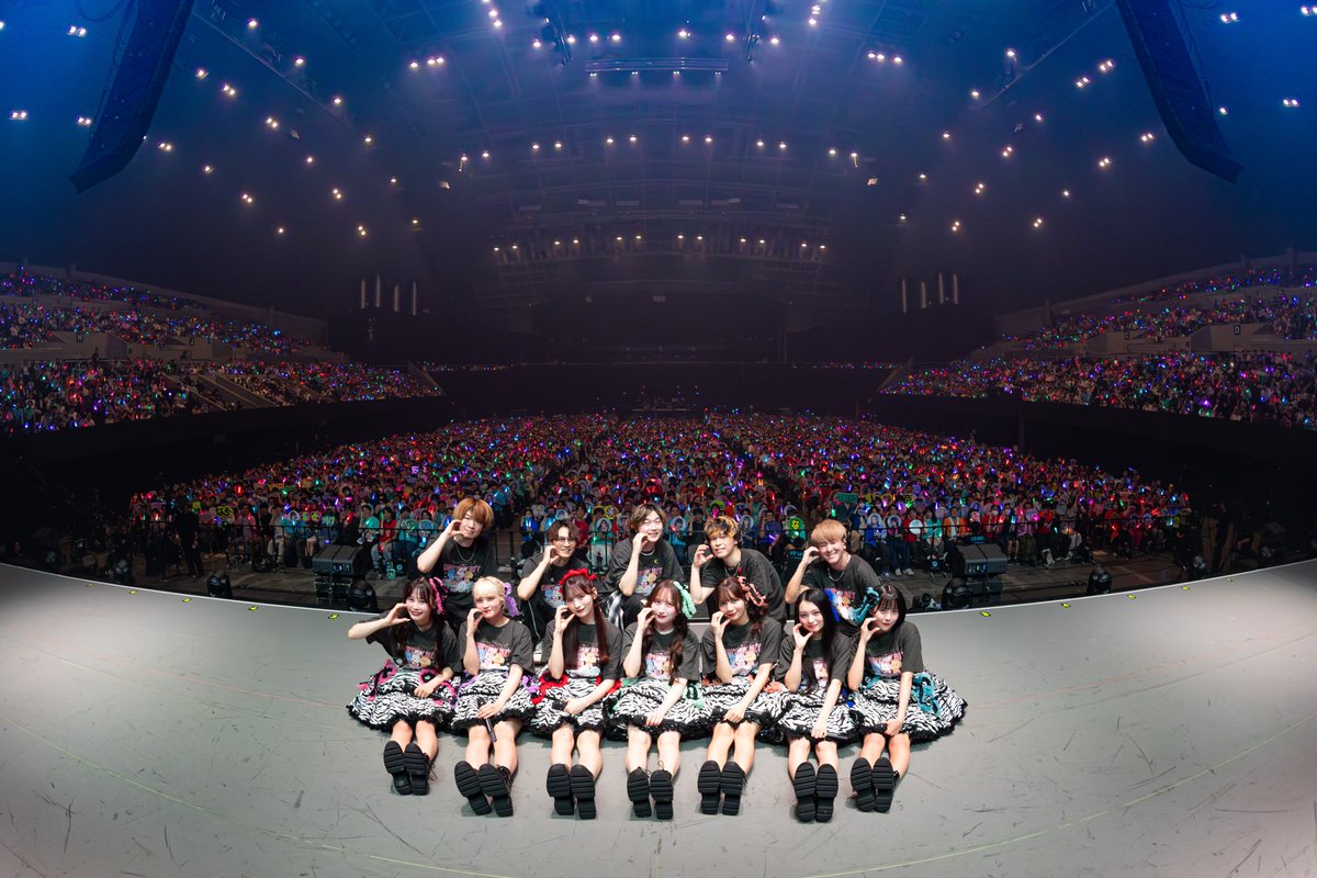 《バンドメンバーの皆さんとも🥁🍬》

素敵な演奏でステージを共に彩ってくださった、
バンドメンバーの皆様との最高なお写真📸✨

5/5(月・祝)
CANDY TUNE 2nd ANNIVERSARY TOUR 2025 『CANDY CANDY PARTY』
📍幕張イベントホール

🩵福山梨乃 <a href="/rino_ct1224/">福山梨乃 (CANDY TUNE) りのまる</a>
💚小川奈々子 <a href="/nachico_ct1001/">小川奈々子 (CANDY TUNE)</a>
🩷村川緋杏