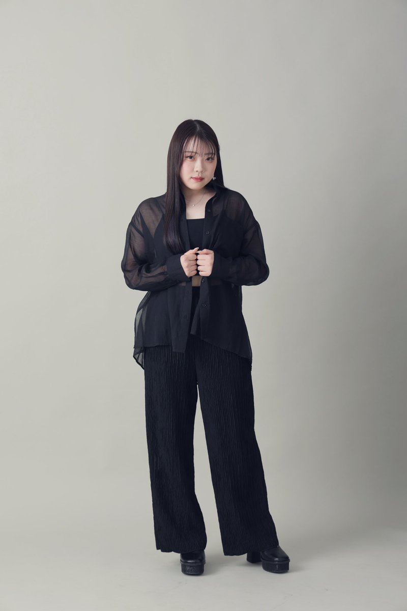 Xにも、笑っちゃったオフショと全身も📸👀
オールブラックコーデはダイスキ🖤