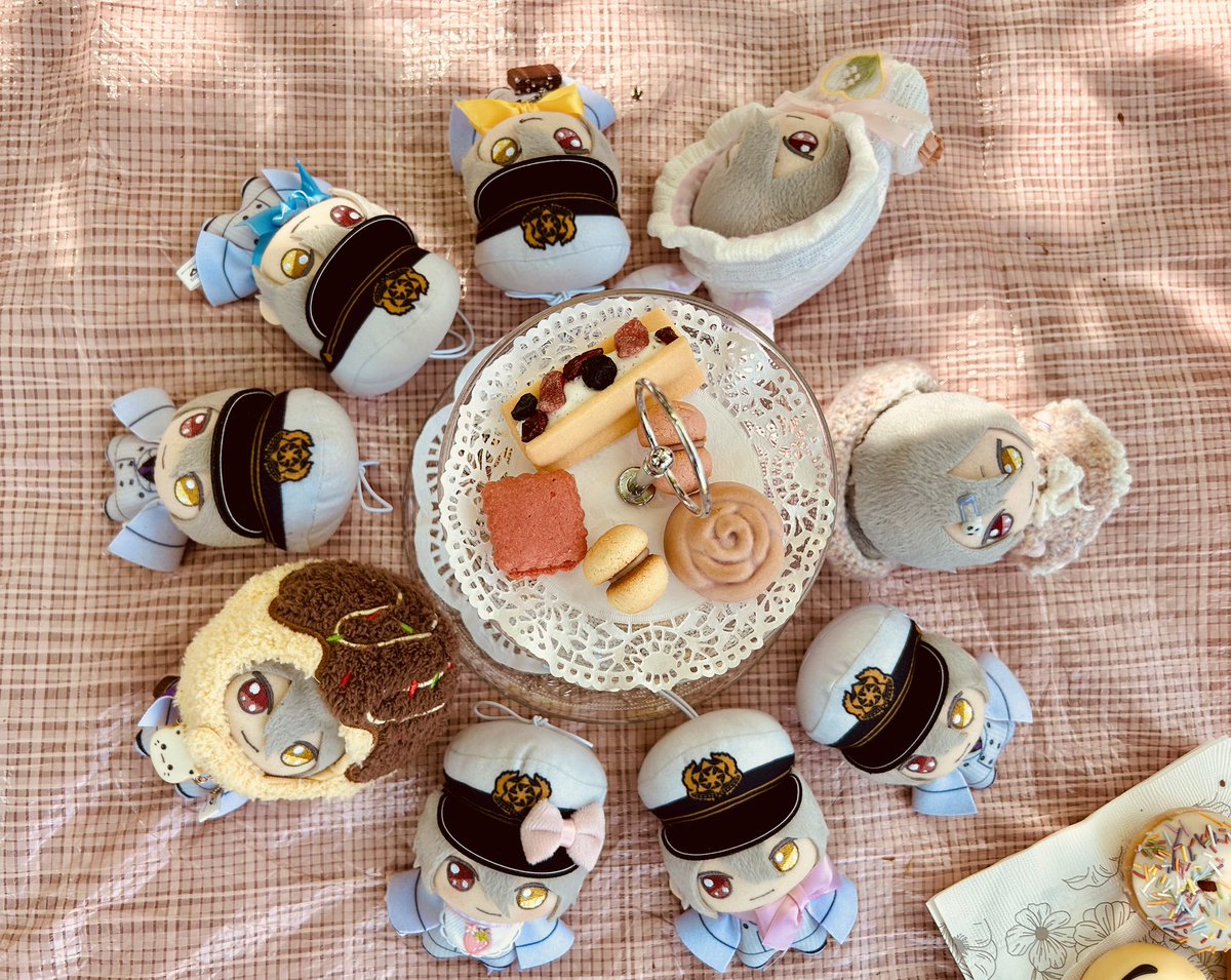 aka_00_sb's tweet photo. 今日はぬいピクニックにお誘いいただき、参加してきました。僭越ながらぬいピクの黒板描かせてもろて…。
いろんなぬい見れていろんなお話し聞けて楽しかった！また行きたい！ https://t.co/TWejsz0CE0